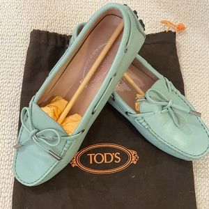 Women’s Tods driving loafers / good condition